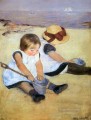 Niños jugando en la playa madres hijos Mary Cassatt